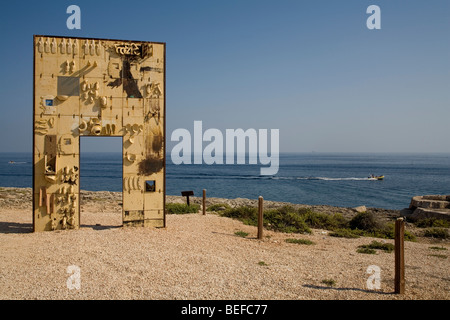 Lampedusa porta d'Europa. Un monumento dedicato ai lavoratori migranti morti e scomparsi nel mare Mediterraneo. Da Mimmo Palladino Foto Stock