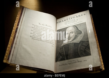 Il sig. Williams Shakespeare's commedie, storie e tragedie dentro la Folger Shakespeare Library di Washington DC Foto Stock