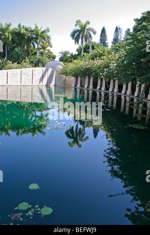 Lily Pond presso il giardino della meditazione nel Memoriale dell Olocausto, Miami Beach, FL, Stati Uniti d'America. Foto Stock