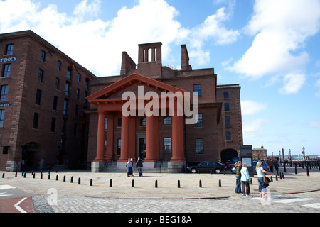 Il Dock Ufficio traffico precedentemente uffici della televisione di Granada all'Albert Dock e presto la International Slavery Museum Foto Stock