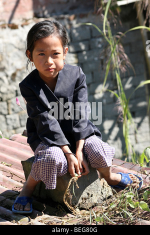 Giovani Ao Naga tribù ragazza nel villaggio rurale, Nagaland, India Foto Stock