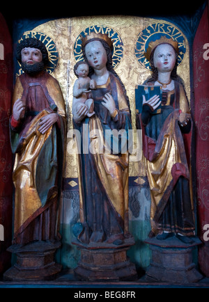 Religiosa medievale in legno intagliato artefatto su display a Markisches Museum di Berlino Germania Foto Stock