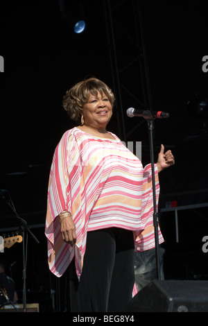 Mavis Staples effettuando al world music festival Womad in Inghilterra. Foto Stock