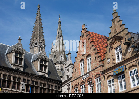 Dettaglio del panno Hall e fiammingo case a capanna di Grote Markt. Foto Stock