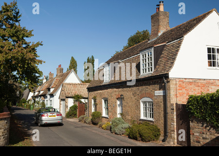 Inghilterra, Cambridgeshire, Fenstanton, Church Lane, attraente cottages Foto Stock