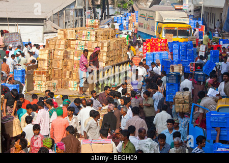 Mercato all'aperto nella vecchia Dacca in Bangladesh Foto Stock