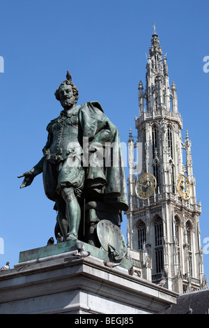 Statua di Pieter Paul Rubens di fronte alla cattedrale. Foto Stock