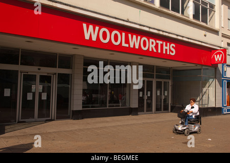 Il chiuso Woolworths shop store in Great Yarmouth , Norfolk , Regno Unito Foto Stock