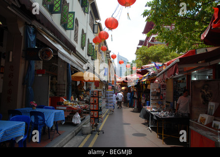 Scena di strada con lanterne rosse, , Chinatown, Singapore Foto Stock