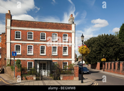 Inghilterra, Cambridgeshire, Huntingdon, High Street, Whitwell House, elegante inizi XVIII secolo home Foto Stock