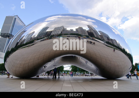 Anish Kapoor è popolarissima Cloud Gate scultura in Chicago STATI UNITI D'AMERICA, noto anche come "fagiolo" Foto Stock