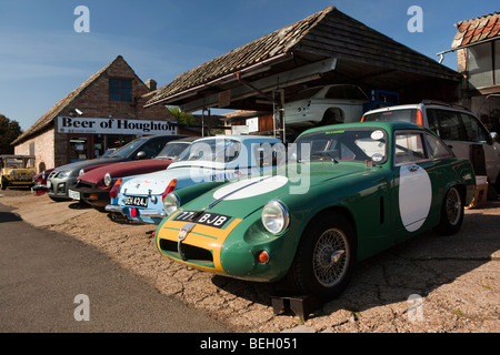 Inghilterra, Cambridgeshire, Huntingdon, Houghton village, birre MG motori garage specializzati Foto Stock