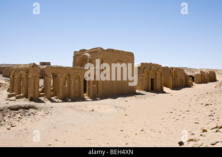 Necropoli di al-Bagawat nel cimitero Charga oasi nel deserto libico, Egitto Foto Stock