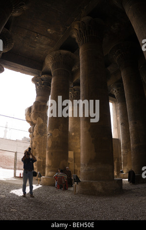 Sala Colonne del Tempio di Khnum di Esna, Esna, Egitto Foto Stock