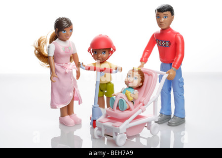 Famiglia di bambole in miniatura casa delle bambole Foto Stock