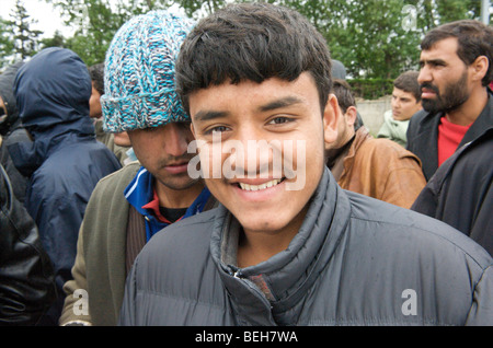 Calais, profughi afghani nella speranza di raggiungere il Regno Unito Foto Stock