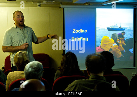 Spitsbergen, Svalbard, arctic crociera sul Akademik Shokalskiy, capo spedizione Brandon Foto Stock