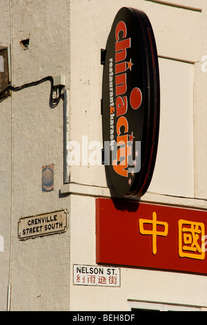 La Cina Città restaurant sign in Chinatown Liverpool nell'angolo di Nelson Street Grenville Street South Foto Stock