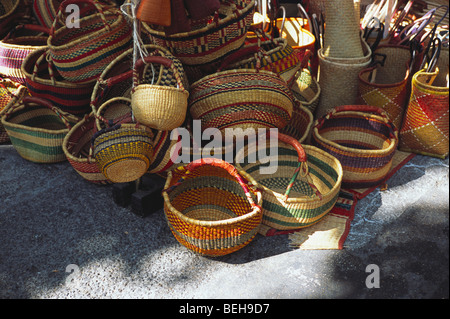 Cestini per la vendita mercato aperto, Vaison la Romaine Provence Francia Foto Stock