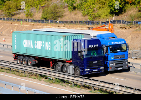 M25 Autostrada autocarri livello di pilotaggio 50mph controllata la velocità media nella sezione Lavori stradali Foto Stock