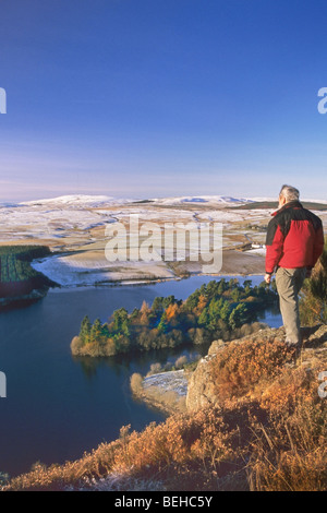 Il tocco delle colline a nord e il terzo serbatoio dal Sauchie dirupi, vicino a Stirling Foto Stock