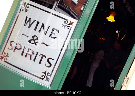 Pub inglese porta, Vino e spirito porta Foto Stock