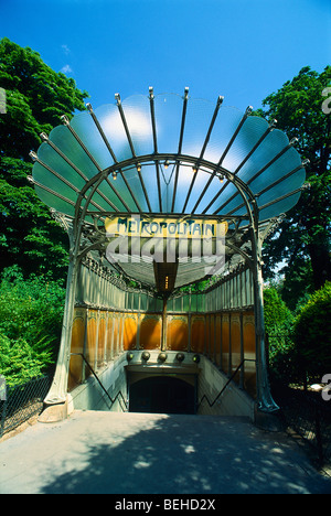 La stazione della metropolitana Porte Dauphine paris Foto Stock