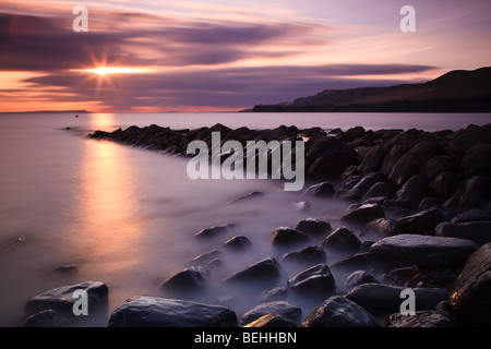 Sunset over Clavell è Pier, Kimmeridge Bay, Dorset, Regno Unito Foto Stock