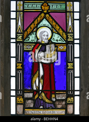 Una vetrata raffigurante San Giuda Apostolo tenendo una nave, Chiesa di Tutti i Santi, Wighton, Norfolk da Giuseppe Concessione di Costessey Foto Stock