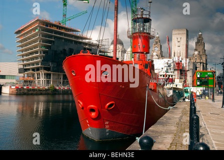 Il vecchio bar lightship il pianeta nel dock a Liverpool come attrazione turistica Foto Stock