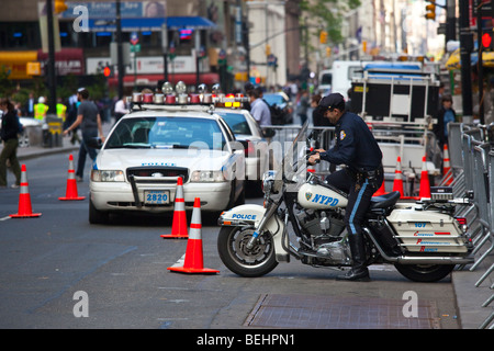 Motocicletta di polizia in Downtown Manhattan New York City Foto Stock