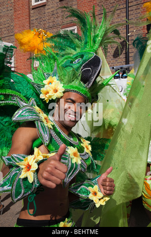 Paraiso Scuola di Samba a Hackney celebrazioni del Carnevale e sfilata di Londra. Foto Stock