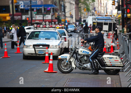 Motocicletta di polizia in Downtown Manhattan New York City Foto Stock