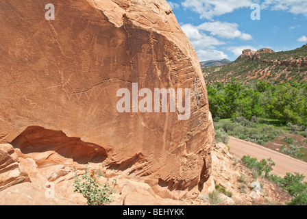 Dinosauro Colorado National Monument Cub Creek Road incisioni rupestri Foto Stock