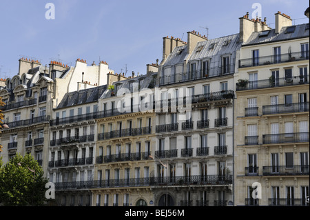 Edifici lungo il Boulevard Saint Michel, Paris, Francia Foto Stock