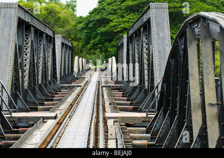 Il ponte sul fiume Kwai, Ferrovia della Morte, Kanchanaburi Thailandia Foto Stock
