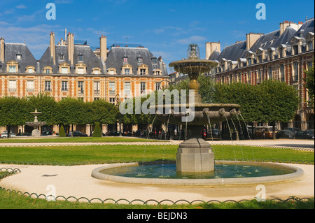 Place des Vosges, area di Marais, Parigi, Francia Foto Stock