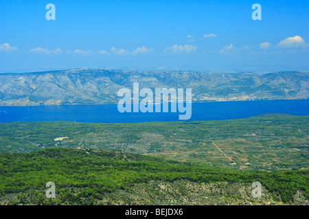 Isola di Brac vista da Sv. Picco di Nikola sull'isola di Hvar, Croazia Foto Stock