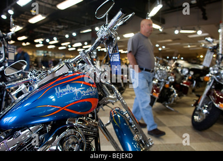 Harley-Davidson motocicli sul visualizzatore in corrispondenza di una periferia del Maryland concessionaria. Foto Stock