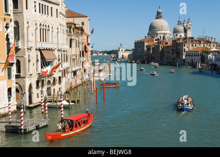 Venezia Italia Grand Canal, guardando verso la chiesa di Santa Maria della Salute. HOMER SYKES Foto Stock