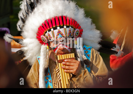 Indiani americani ed esecuzione della musica folk Foto Stock