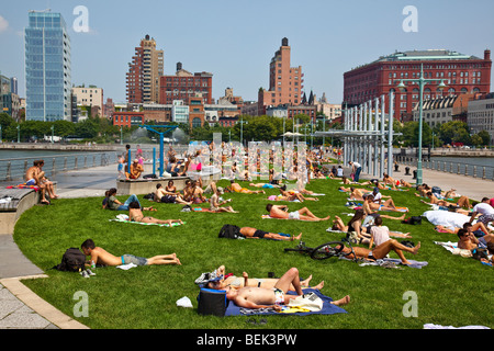 La concia al Fiume Hudson River Park in Manhattan New York City Foto Stock