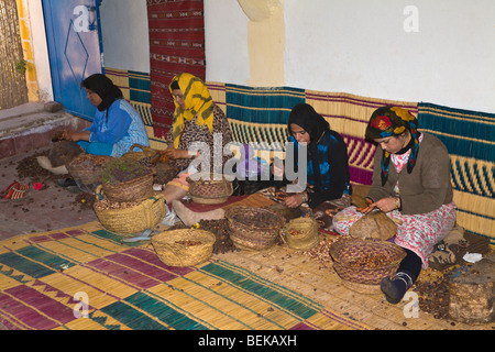 Womens cooperative di produzione di olio di argan essaouira marocco Foto Stock