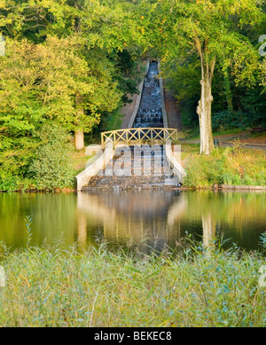 Il Cascades e la seconda vasca al Gnoll Station Wagon Country Park in Neath Port Talbot Wales UK Foto Stock