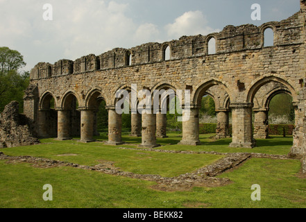 Resti dell'abbazia di Buildwas, situata vicino a Ironbridge nello Shropshire, Inghilterra. Foto Stock