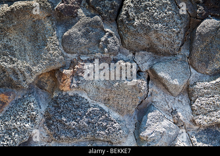 Hawaiian lava nera parete di roccia sullo sfondo Foto Stock