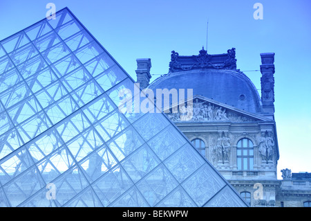 La piramide del Louvre, Parigi Foto Stock