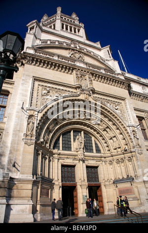 Ingresso facciata Victoria and Albert Museum (V&A) Cromwell Road Londra città capitale England Regno Unito Foto Stock