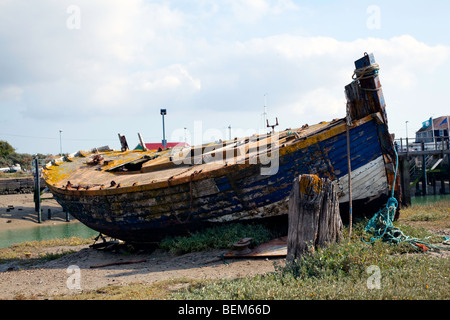 Un abbandonate e barca - Porto di segale Foto Stock