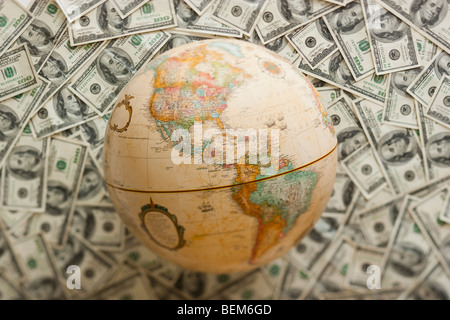 Globo sul dollaro Usa sfondo Foto Stock